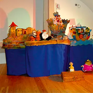 No Mundo da Lua - Teatro de Formas Animadas